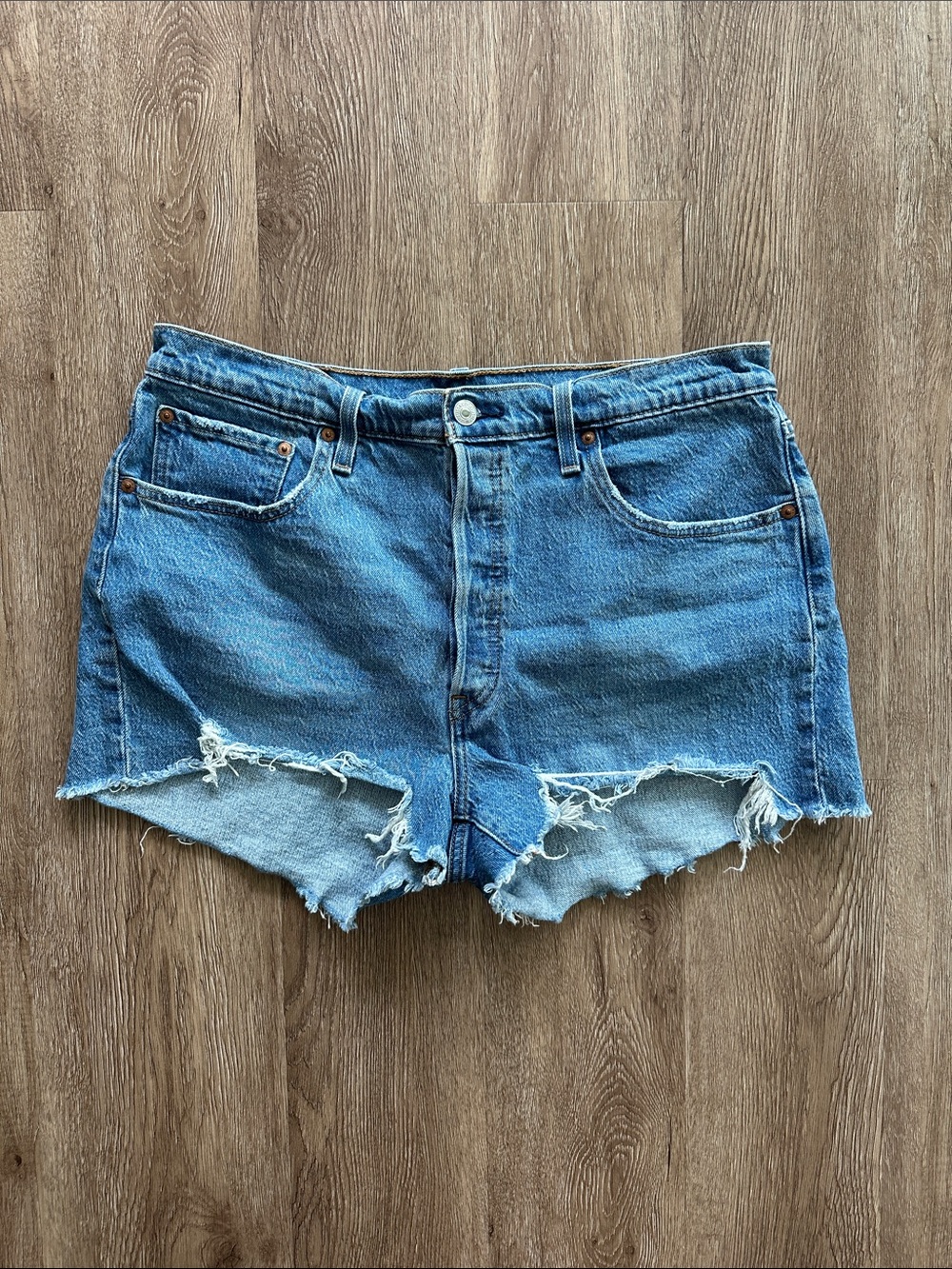Levi's 501 Original Fit High Rise Denim Shorts Medium Wash 33‎ Cut Off Western